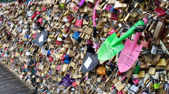 Paris: Lovers not locks welcome